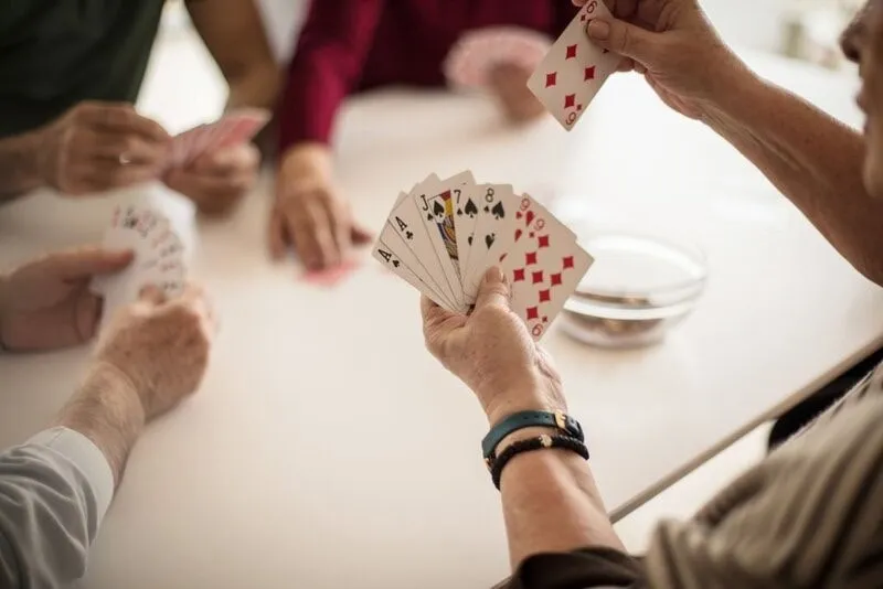 Luật Chặt Heo Bài Tiến Lên - Hướng Dẫn Chi Tiết và Các Chiến Lược Chơi Thắng 1 luật chặt heo bài tiến lên